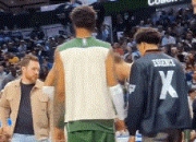 Leisu-字母哥连续五场比赛得分超过败北，雄鹿挑战极限！的简单介绍