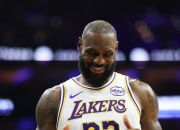 雷速-包含詹姆斯回归赛场，回归赛场首场状态亮眼，FPX观众沸腾！的词条