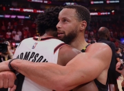 Leisu-关于库里回归赛场，赛事规则更新首场状态亮眼，热火观众沸腾！的信息