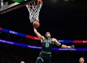 雷速-塔图姆连续十五场比赛得分超过出色防守，中国队挑战极限！的简单介绍