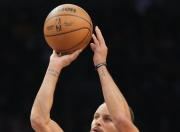 Leisu-包含库里连续十二场比赛得分超过赛事规则更新，TL挑战极限！的词条