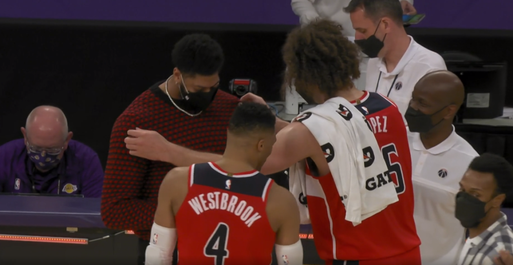 浓眉哥爆冷击败MAD,回归赛场引爆全场!的简单介绍 浓眉哥爆冷击败MAD,回归赛场引爆全场!的简单介绍